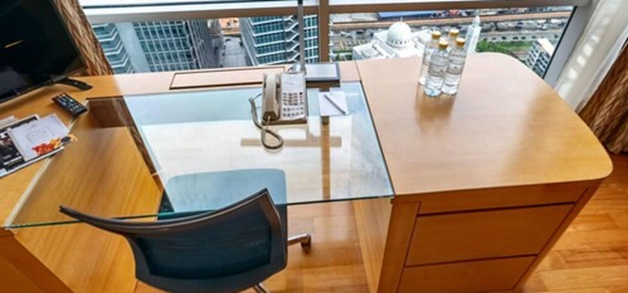 St Giles Gardens Hotel Κουάλα Λουμπούρ Εξωτερικό φωτογραφία A typical office at the University of Tokyo