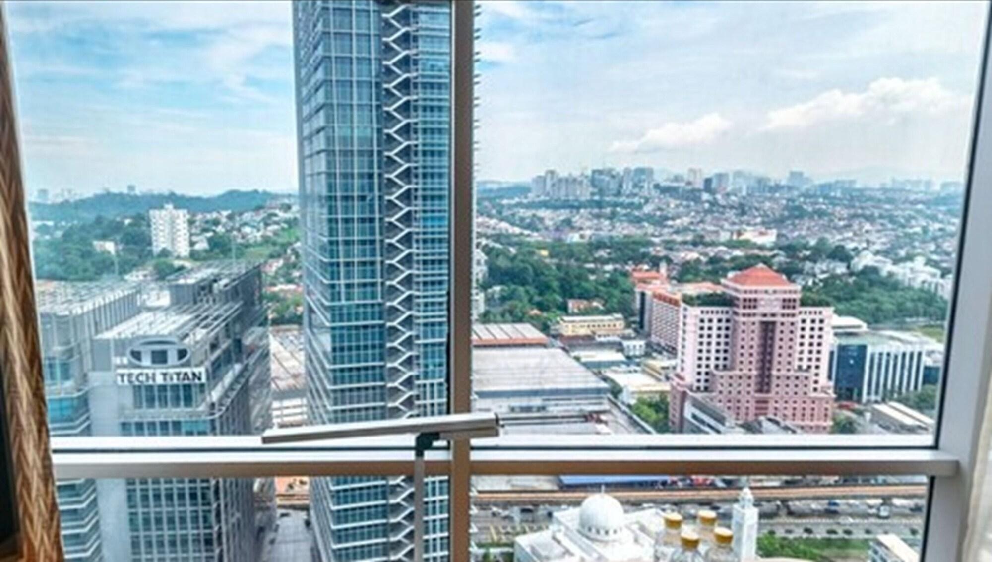 St Giles Gardens Hotel Κουάλα Λουμπούρ Εξωτερικό φωτογραφία View from the 36th floor of the tower