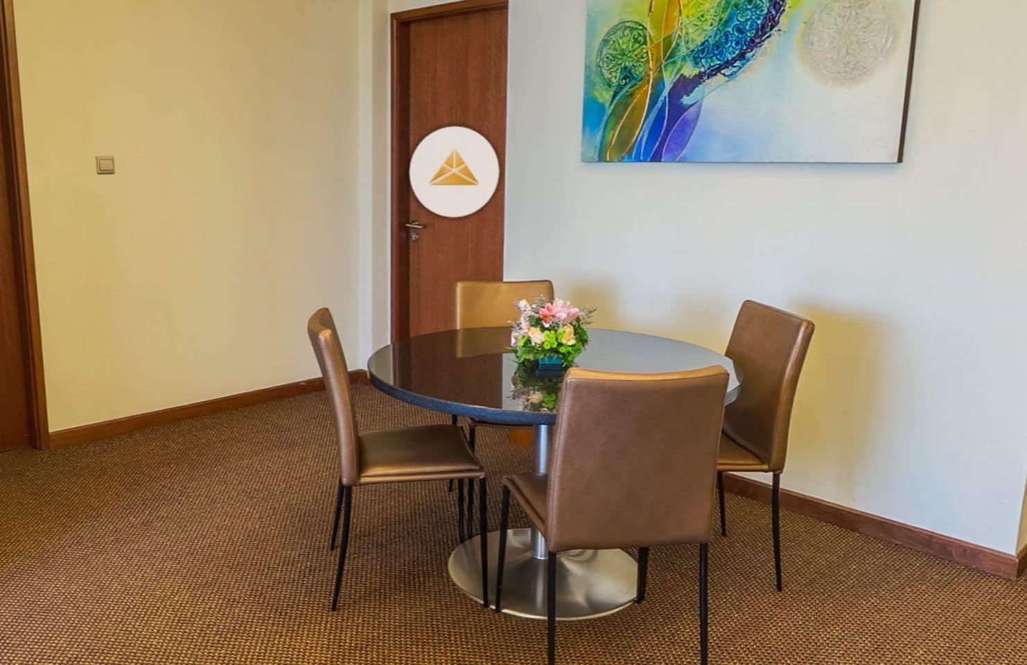 St Giles Gardens Hotel Κουάλα Λουμπούρ Εξωτερικό φωτογραφία A table and chairs