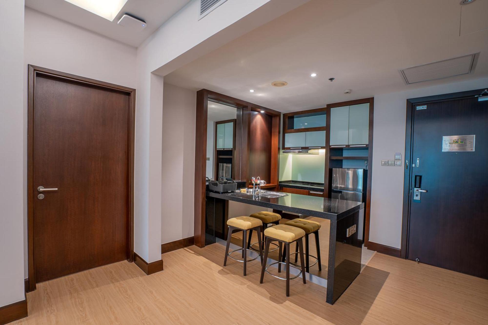 St Giles Gardens Hotel Κουάλα Λουμπούρ Εξωτερικό φωτογραφία A kitchen in a serviced apartment in Kuala Lumpur, Malaysia